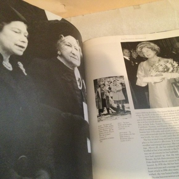 The queen mother by Helene Mcgowan ISBN 0-86124-860-0 hardcover dustjacket - Picture 4 of 6